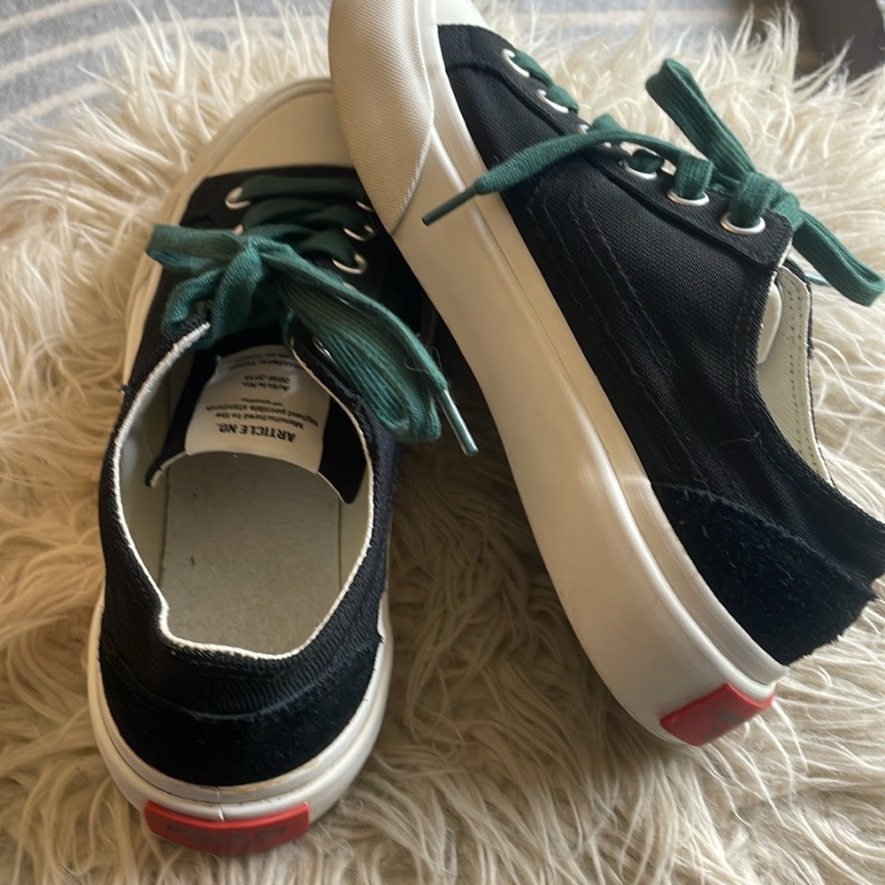 Article Number 1007 Lo Top vulcanized sneaker black Schoeller Dynatec